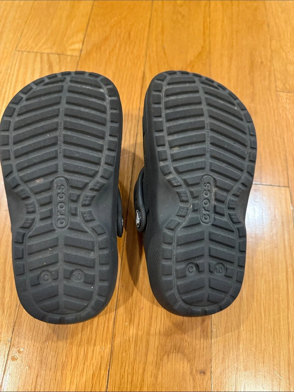 Crocs black with buffalo red /black lining size c10.